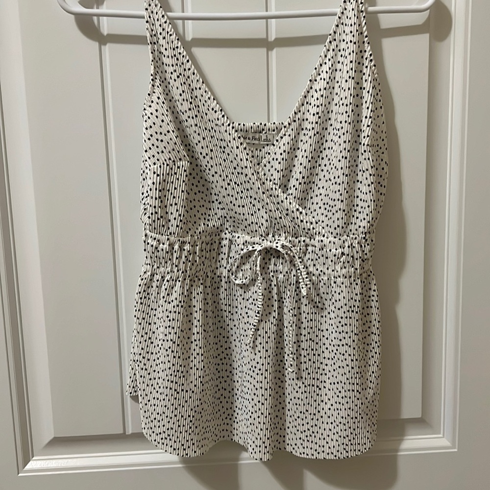 NWOT size S Abercrombie and Fitch polka dots blouse top